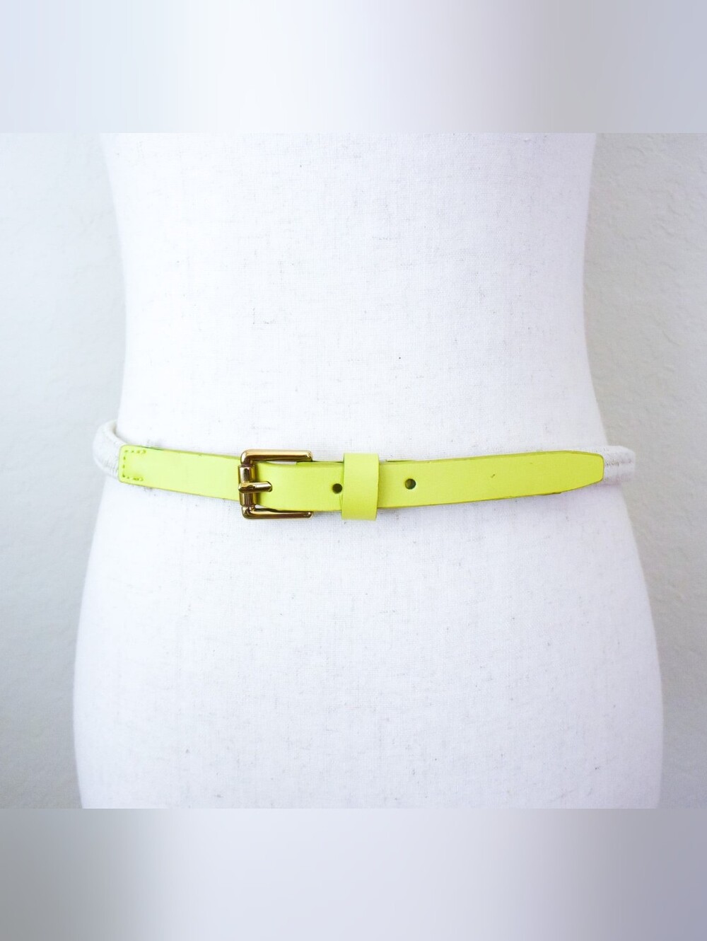 *Vince Camuto* Yellow/Gold Buckle Stretchy Belt